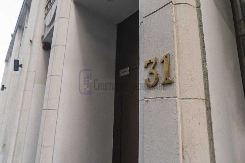 Piata Unirii, cladire de birouri, suprafete disponibile intre 380 si 1.150 mp.